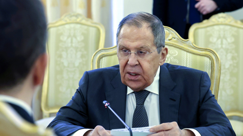 Lavrov, 'non ha senso invitare gli europei ai negoziati'