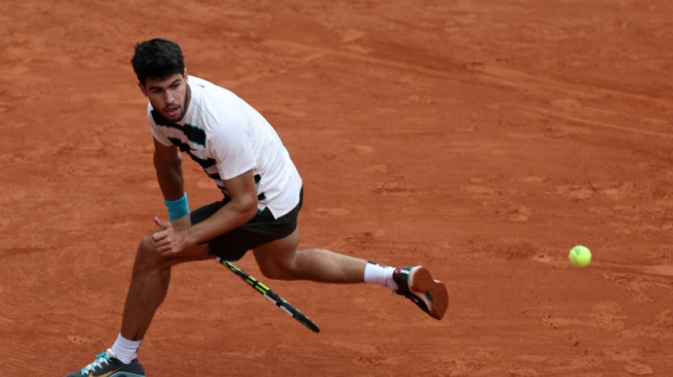 Alcaraz wins Roland Garros opener, Swiatek makes strong start