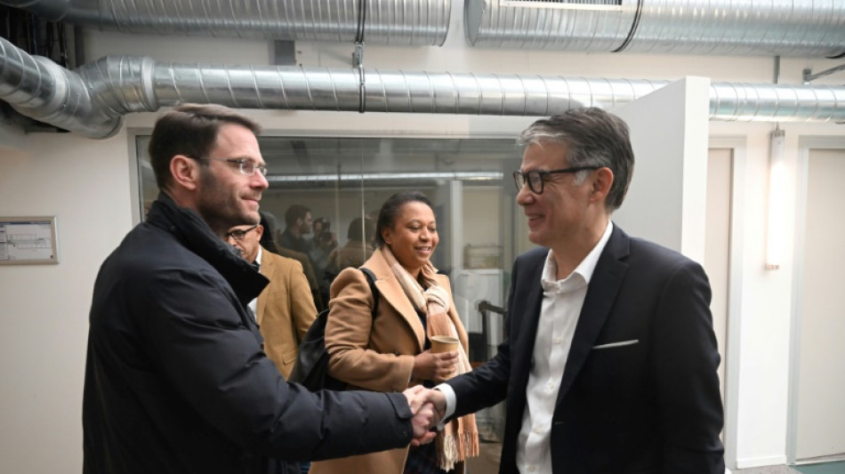 Olivier Faure tente de recoller les morceaux du PS et re&ccedil;oit son rival