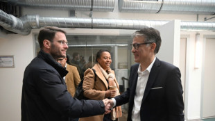 Olivier Faure tente de recoller les morceaux du PS et re&ccedil;oit son rival