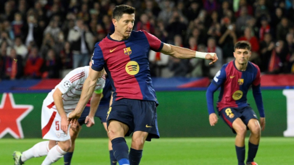 Foot: le Barcelonais Lewandowski devient le 3e joueur de l'histoire &agrave; inscrire plus de 100 buts en C1 