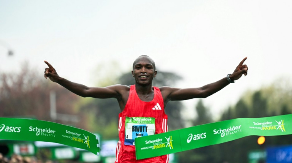 Marathon de Paris: deux sacres aux sc&eacute;narios diff&eacute;rents pour Biwott et Hirpa