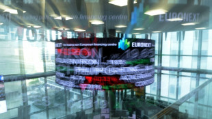 La Bourse de Paris cl&ocirc;ture en hausse une semaine mouvement&eacute;e