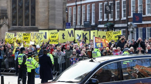 Charles III h&eacute;rite d'un royaume d&eacute;suni