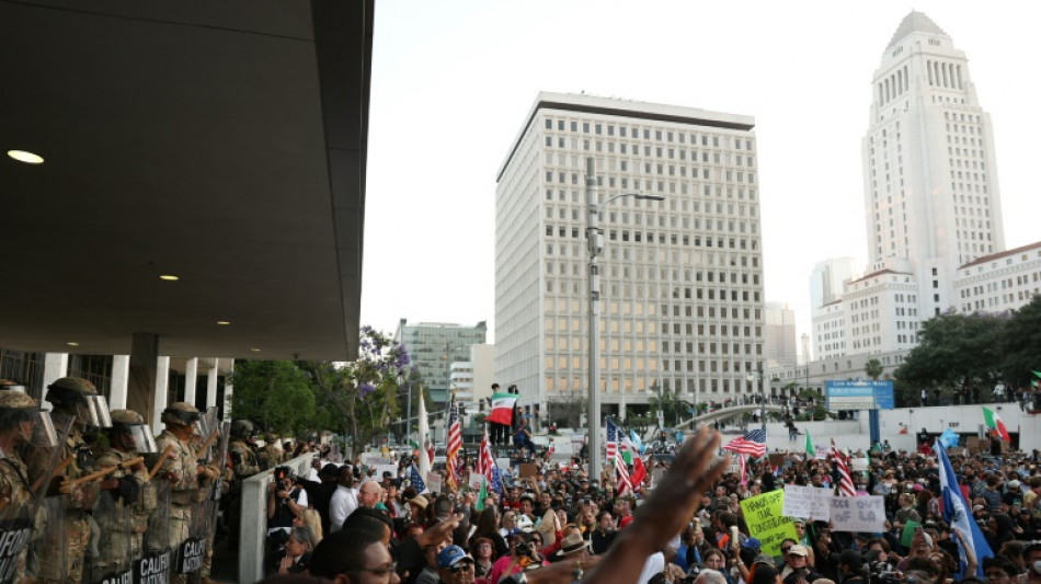 Calme pr&eacute;caire &agrave; Los Angeles apr&egrave;s une premi&egrave;re nuit de couvre-feu