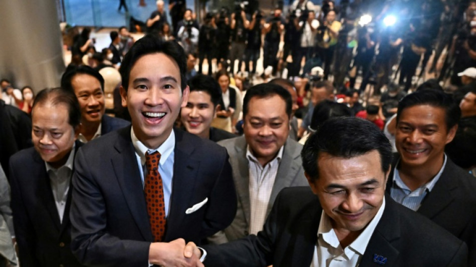 Candidato reformista a primeiro-ministro da Tail&acirc;ndia suspenso do Parlamento