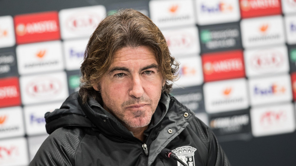 Calcio: Sa Pinto controcorrente, va ad allenare in Iran