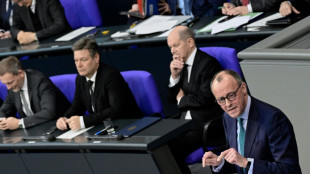 Merz wirft Scholz "Spiel mit Kriegs&auml;ngsten" in Taurus-Debatte vor