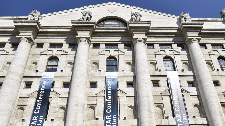 Borsa: Milano tiene (+0,2%), corrono Inwit e Campari, gi&ugrave; Banco
