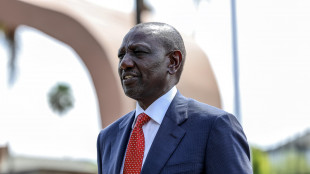 Kenya, presidente colpito da una scarpa durante un comizio