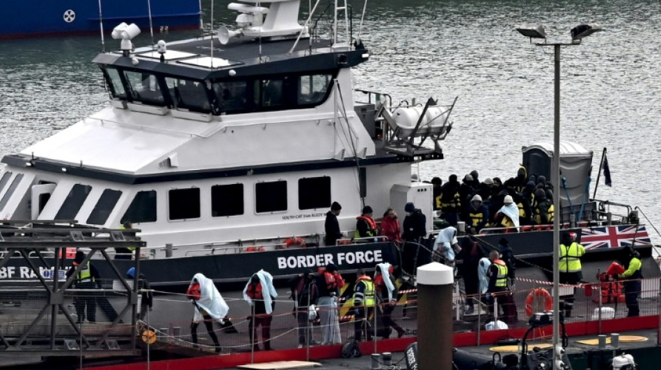 Londres pr&eacute;sente sous les critiques une nouvelle loi pour lutter contre l'immigration