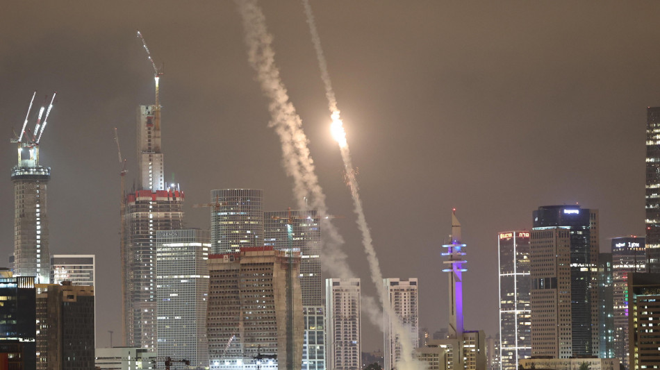 Forti esplosioni nel centro di Tel Aviv