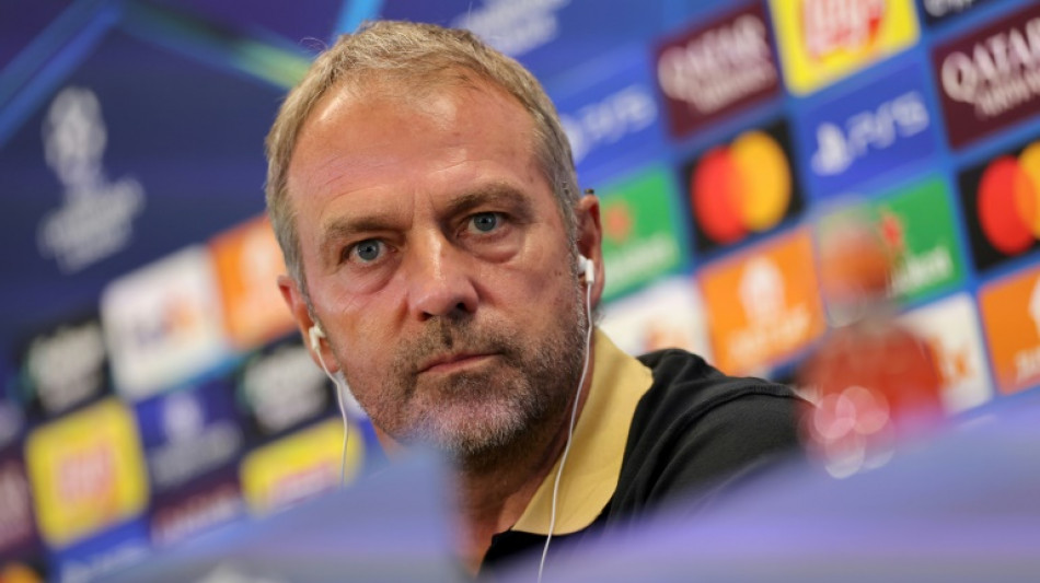 Flick comemora volta de Frenkie De Jong ao Barcelona ap&oacute;s les&atilde;o