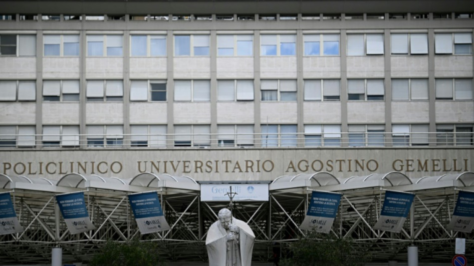 Papst leidet an "komplexem" Krankheitsbild und muss l&auml;nger in der Klinik bleiben