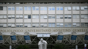 Papst leidet an "komplexem" Krankheitsbild und muss l&auml;nger in der Klinik bleiben