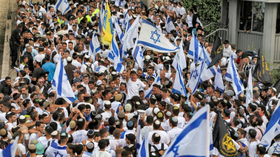 Zehntausende ultranationalistische Israelis ziehen durch Jerusalem