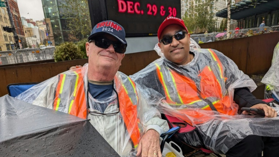 Seguidores de Trump se re&uacute;nem em Michigan para &uacute;ltimo grande com&iacute;cio de campanha