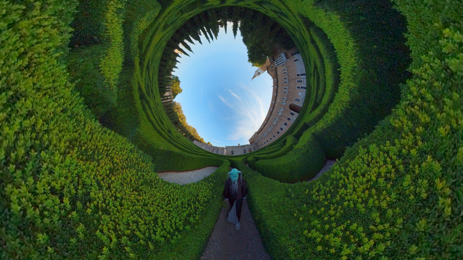 Real, la realt&agrave; nello specchio della vita digitale