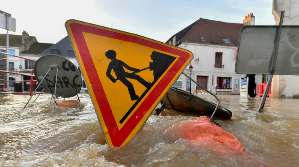 Inondations: la d&eacute;crue se poursuit lentement dans deux d&eacute;partements toujours en rouge