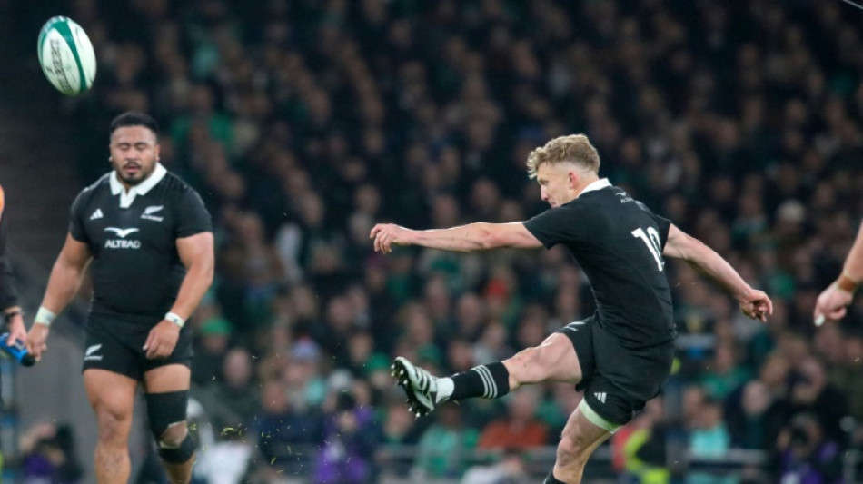 Rugby: les All Blacks en ma&icirc;trise remportent le choc en Irlande