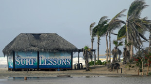 La temp&ecirc;te tropicale  Hilary touche terre au Mexique, les Etats-Unis sur le qui-vive