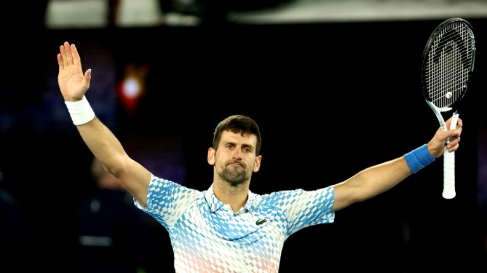 Open d'Australie: Novak Djokovic toujours g&ecirc;n&eacute; &agrave; la cuisse rejoint Tommy Paul en demi-finales