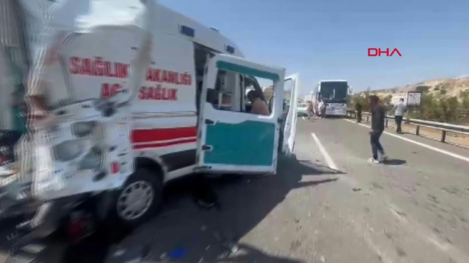 Al menos 16 muertos y 21 heridos en accidente de carretera en Turqu&iacute;a