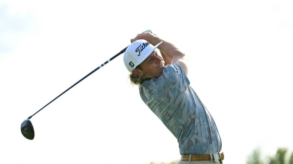 Smith outshoots Johnson to seize LIV Golf Chicago lead