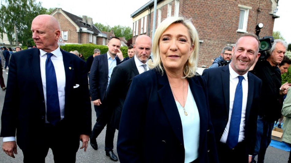 Aux l&eacute;gislatives, Le Pen au d&eacute;fi de rester premi&egrave;re opposante