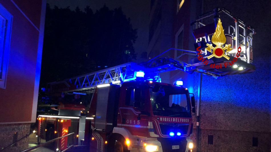 Auto a fuoco nel Bergamasco, dentro un corpo carbonizzato