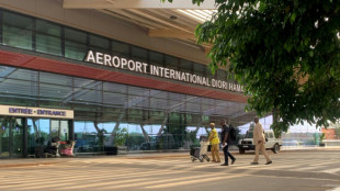 Embaixador da Fran&ccedil;a deixa o N&iacute;ger e chega a Paris ap&oacute;s semanas de tens&atilde;o