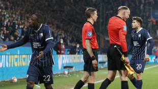 Becherwurf: Bochumer Polizei verh&ouml;rt Tatverd&auml;chtigen