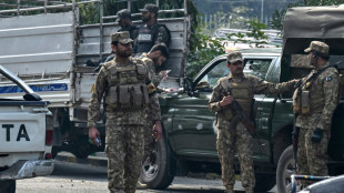 Comienzan elecciones en Pakist&aacute;n con candidato apoyado por militares de favorito