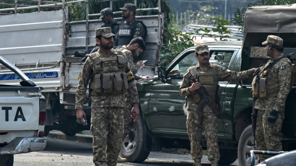 Pakist&aacute;n vota en unas elecciones marcadas por la violencia y sin internet m&oacute;vil