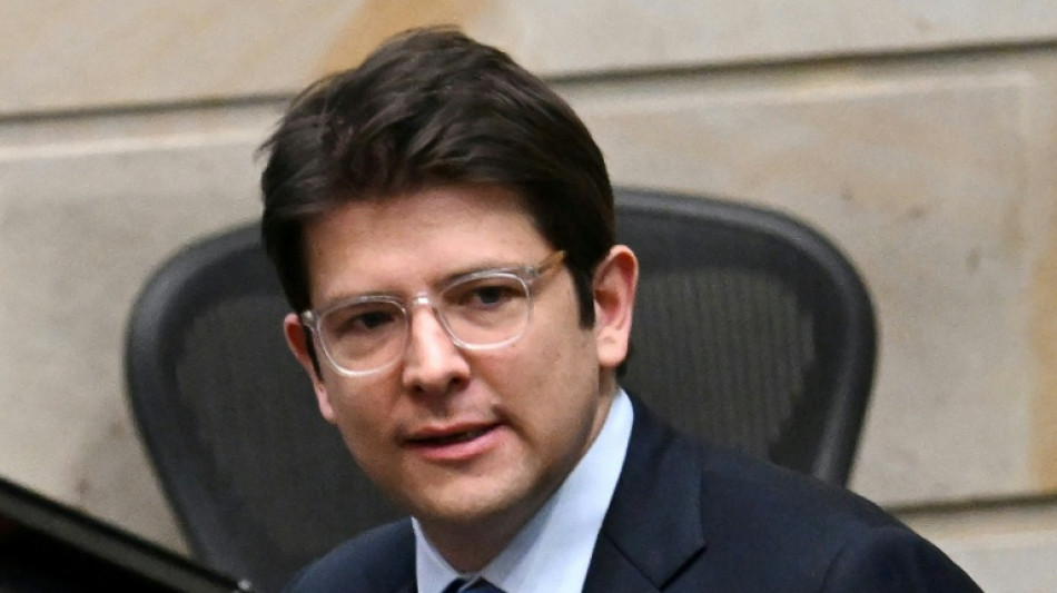 Pr&eacute;-candidato baleado na Col&ocirc;mbia mostra sinais de melhora, segundo m&eacute;dicos