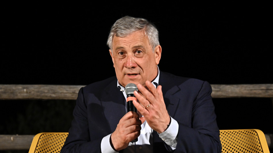 Tajani, il vertice non c'&egrave;, tant'&egrave; che il voto Rai slitta