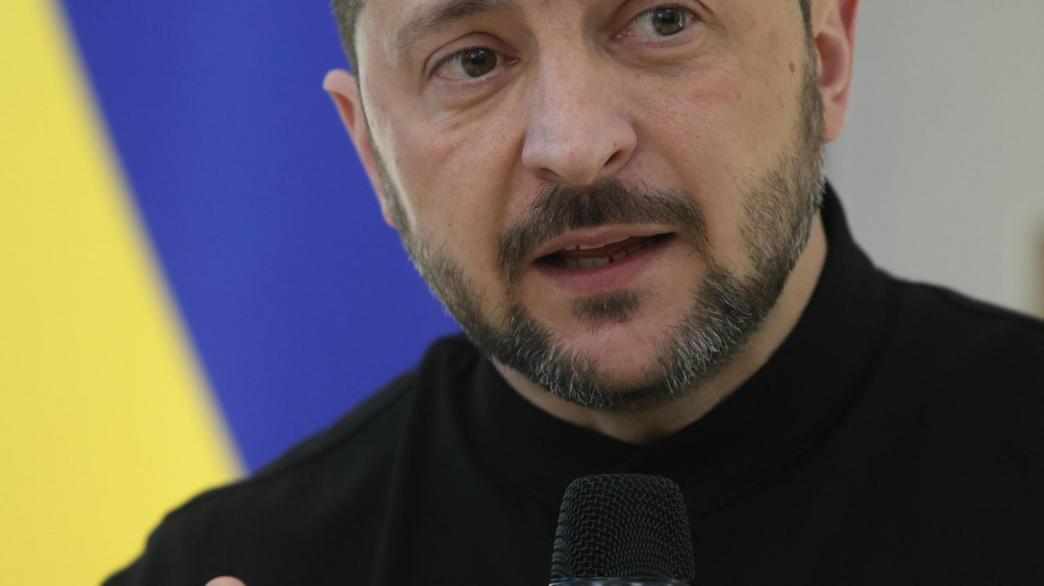 Zelensky, 'Mosca schiera 50.000 soldati al fronte di Sumy'