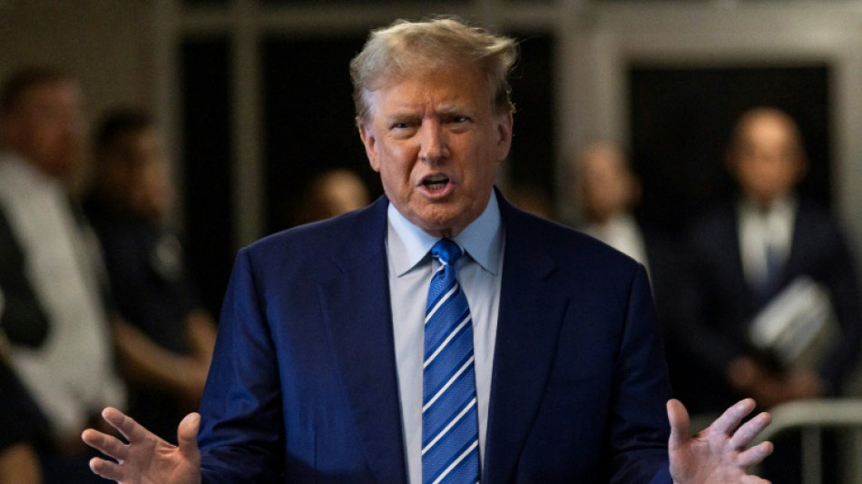 Juiz conclui sele&ccedil;&atilde;o do j&uacute;ri para julgamento hist&oacute;rico de Trump