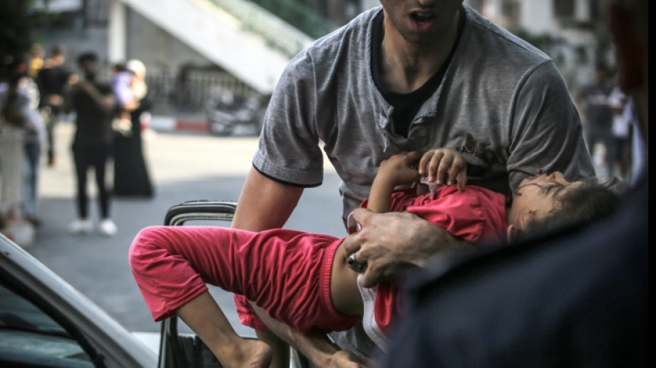 Civiles y combatientes palestinos mueren en bombardeo israel&iacute; en Gaza