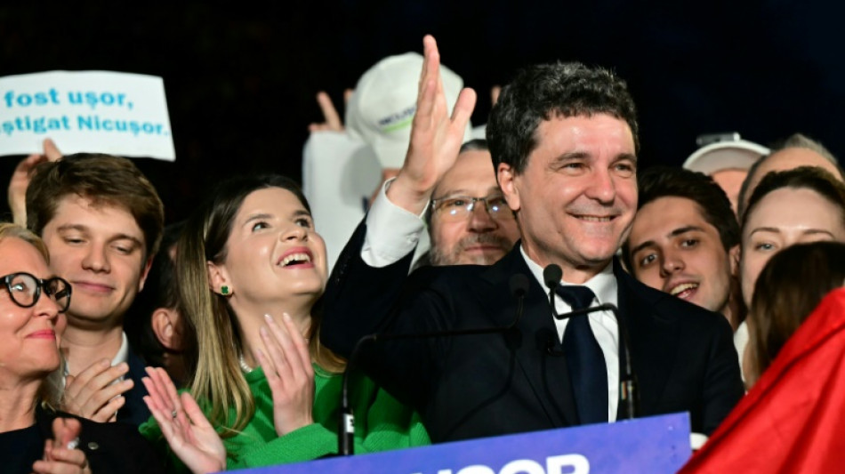 En Roumanie, le candidat pro-europ&eacute;en remporte la pr&eacute;sidence