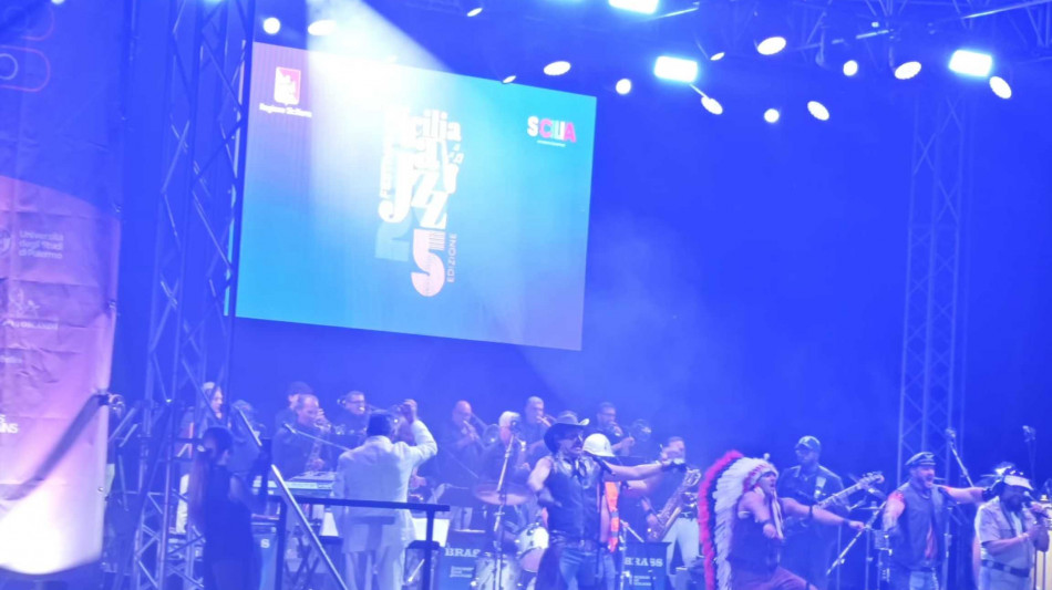 Malore leader dei Village People durante concerto a Palermo