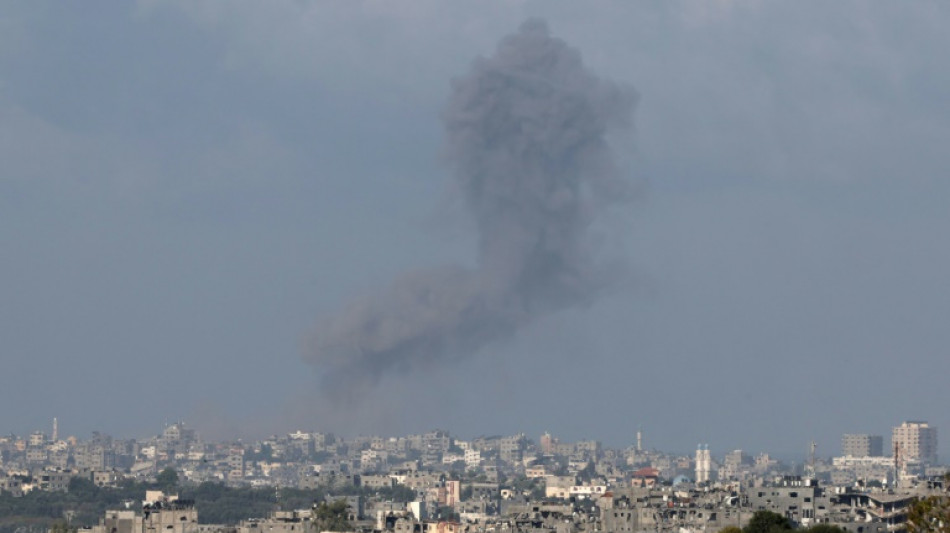 Israel prepara invas&atilde;o de Gaza, devastada por bombas e com milh&otilde;es de deslocados