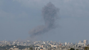 Israel prepara invas&atilde;o de Gaza, devastada por bombas e com milh&otilde;es de deslocados