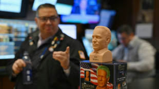 Wall Street entame la s&eacute;ance en baisse, refroidie par les taux obligataires 