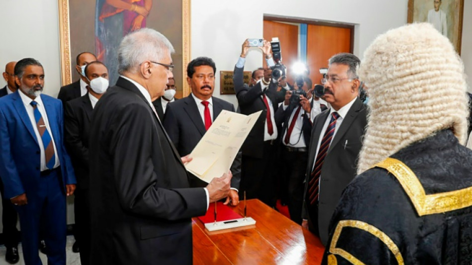 Sri Lanka: le pr&eacute;sident Wickremesinghe investi et en qu&ecirc;te d'un gouvernement d'unit&eacute;