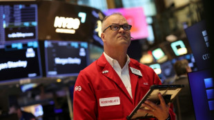 Wall Street ouvre en baisse, crisp&eacute;e par la hausse du p&eacute;trole et des taux obligataires