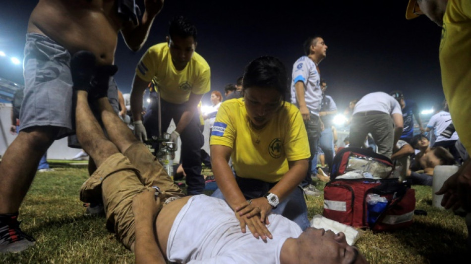 Tumulto em est&aacute;dio de El Salvador deixa 12 mortos