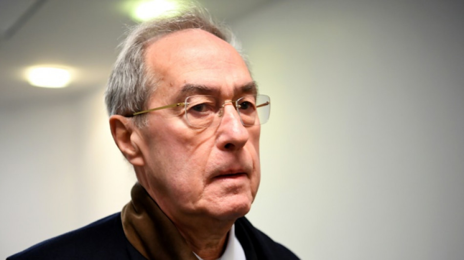 A son proc&egrave;s pour escroquerie de frais de campagne, Gu&eacute;ant face &agrave; une lettre encombrante