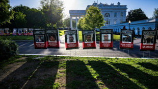 Malmen&eacute; dans les sondages, Trump vante sa politique d'expulsions massives