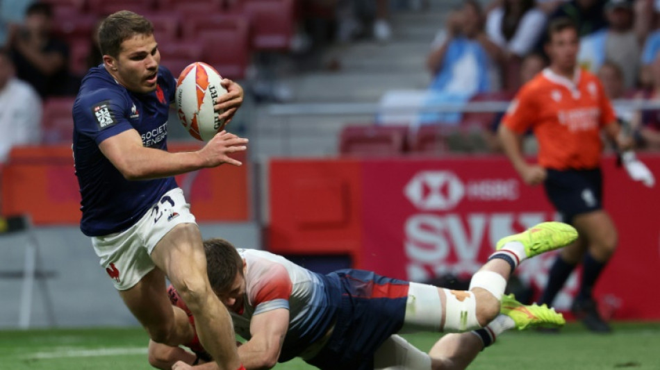 Rugby &agrave; VII: les Bleus d'Antoine Dupont titr&eacute;s &agrave; Madrid 